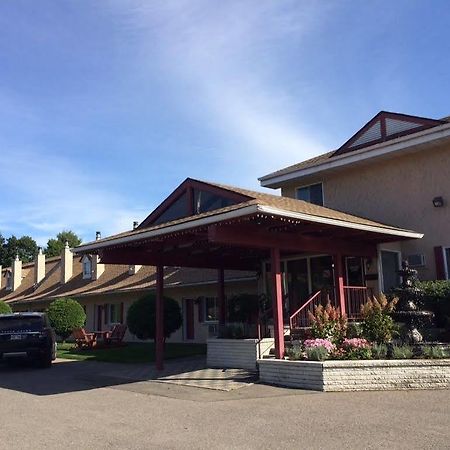 Motel Des Pentes Et Suites Saint-Sauveur-des-Monts Exteriér fotografie