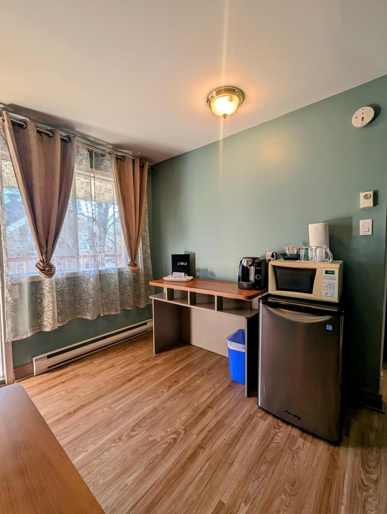 Motel Des Pentes Et Suites Saint-Sauveur-des-Monts Exteriér fotografie