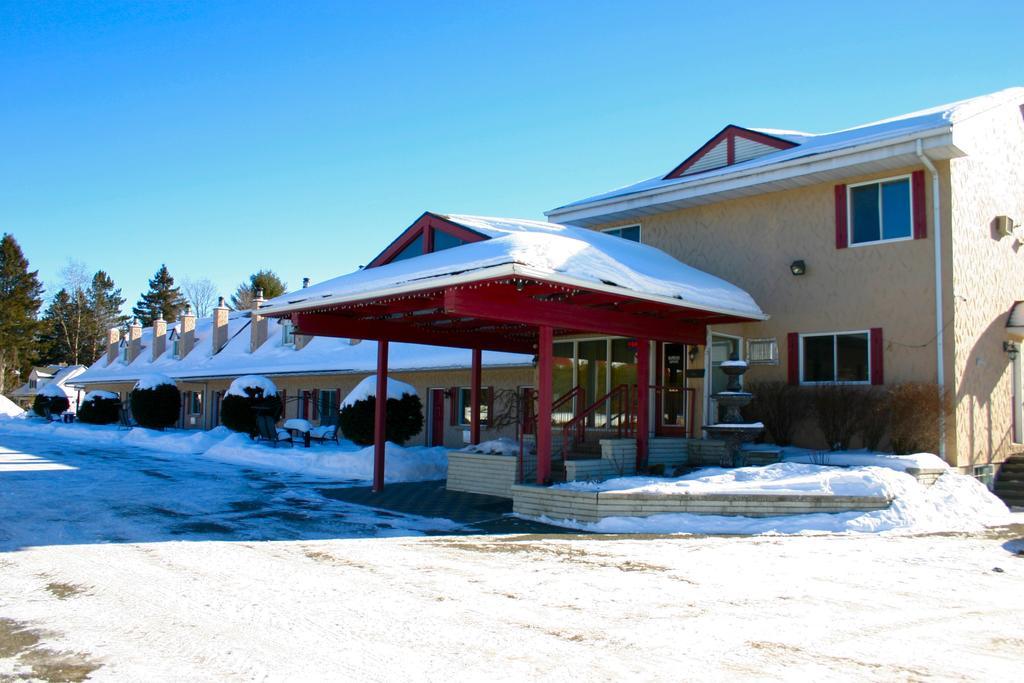 Motel Des Pentes Et Suites Saint-Sauveur-des-Monts Pokoj fotografie