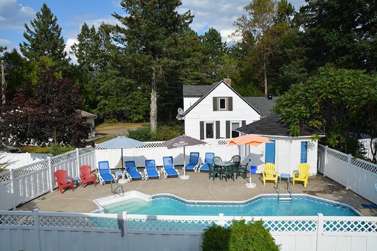 Motel Des Pentes Et Suites Saint-Sauveur-des-Monts Exteriér fotografie